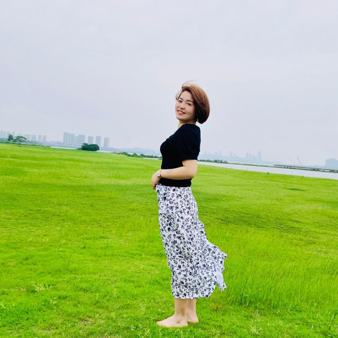小 魔 女
