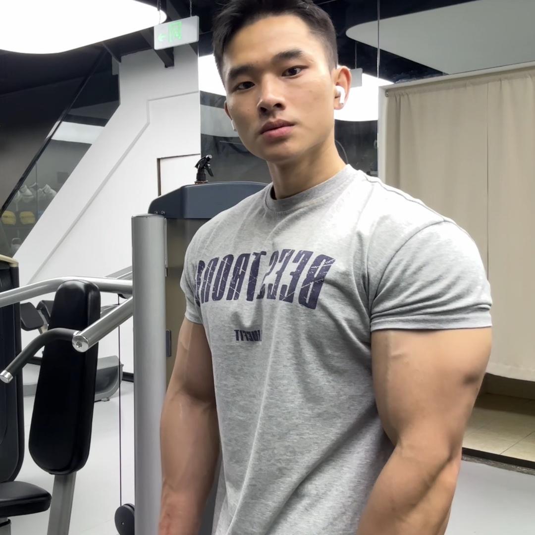 爱健身的张同学