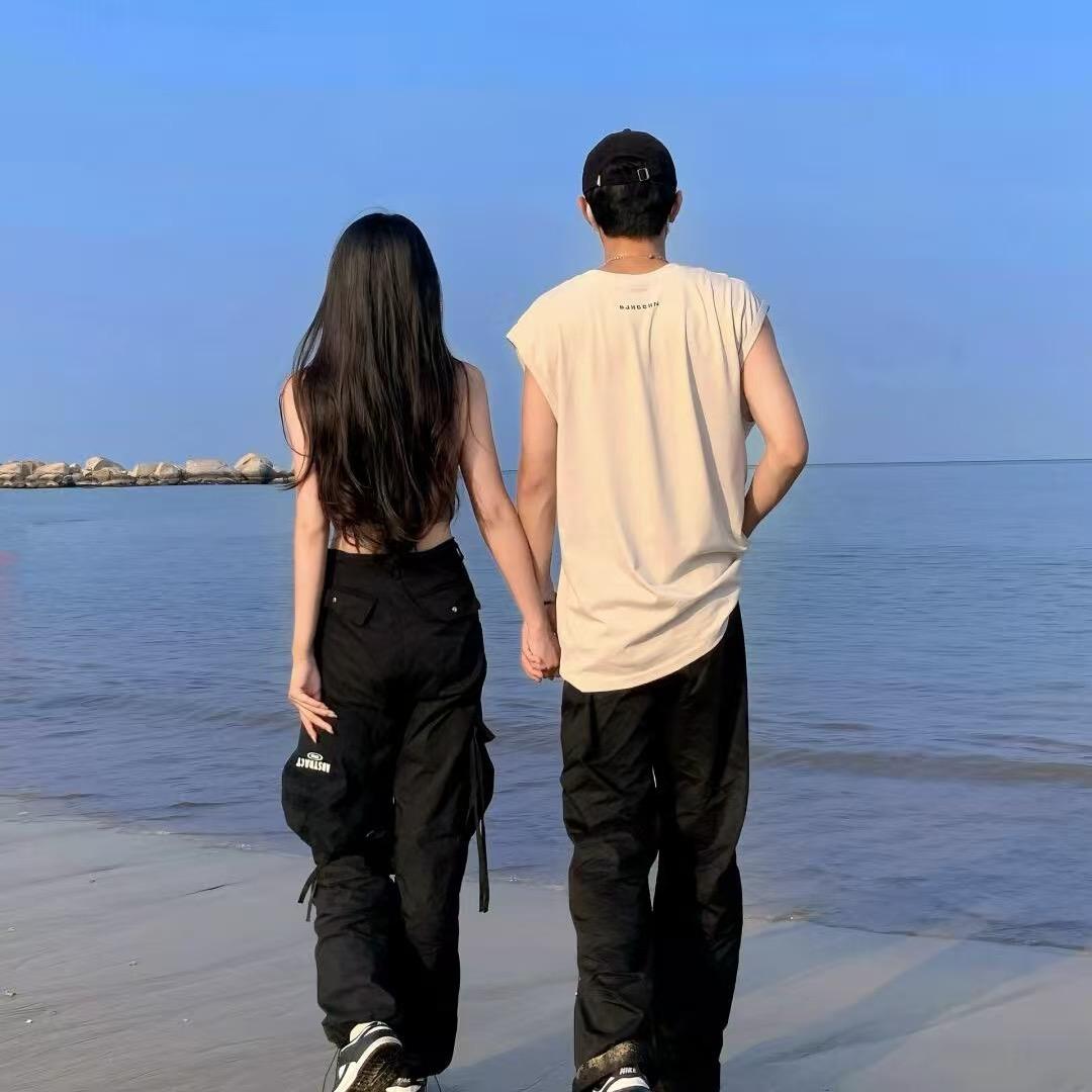 秃头的络腮胡