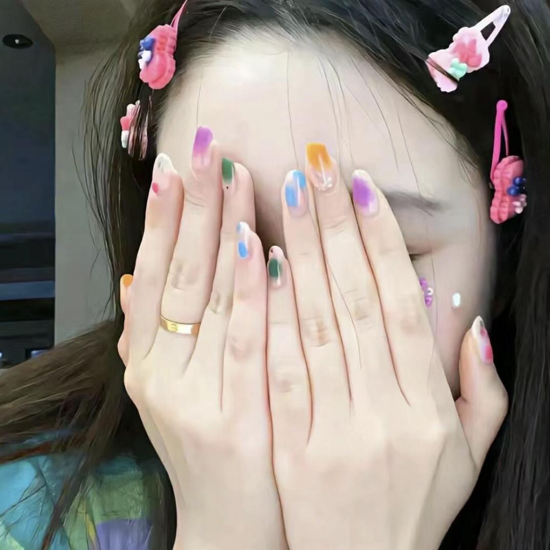 慧腾财税小小姑娘