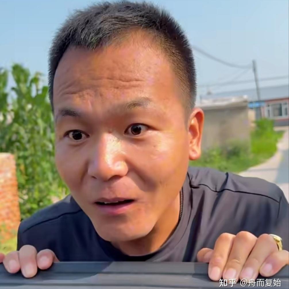 潘宏爱遛狗