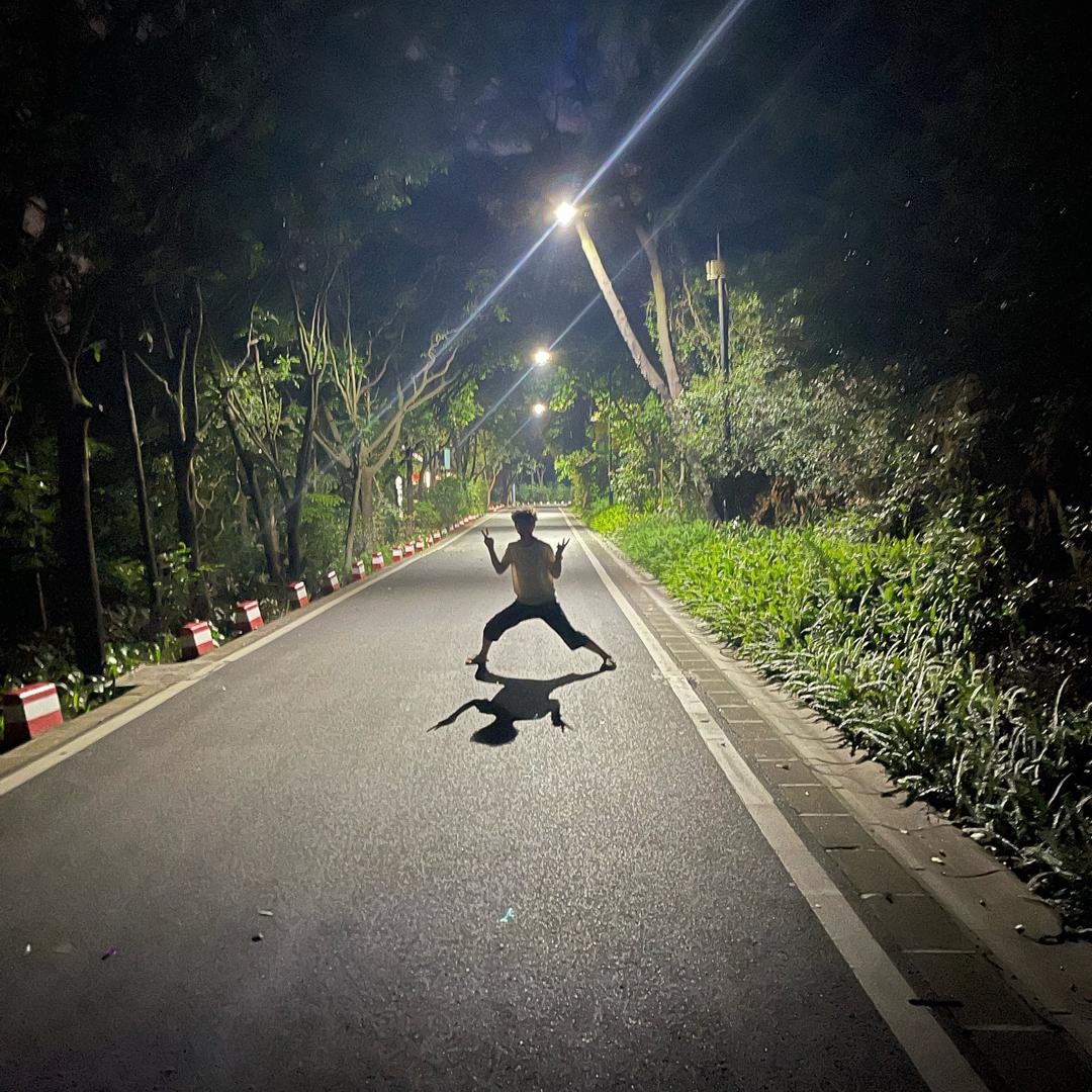 她是梦却似梦