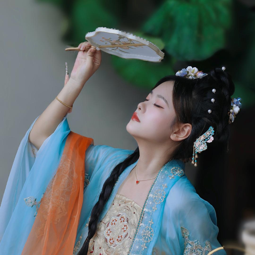 瑶瑶爱吃肉🍗