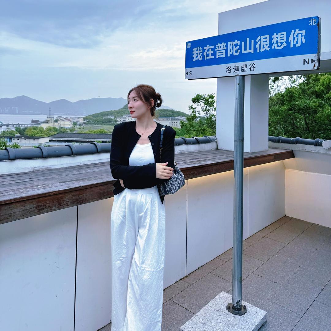 𝑯𝒆𝒍𝒍𝒐燕儿姐呀