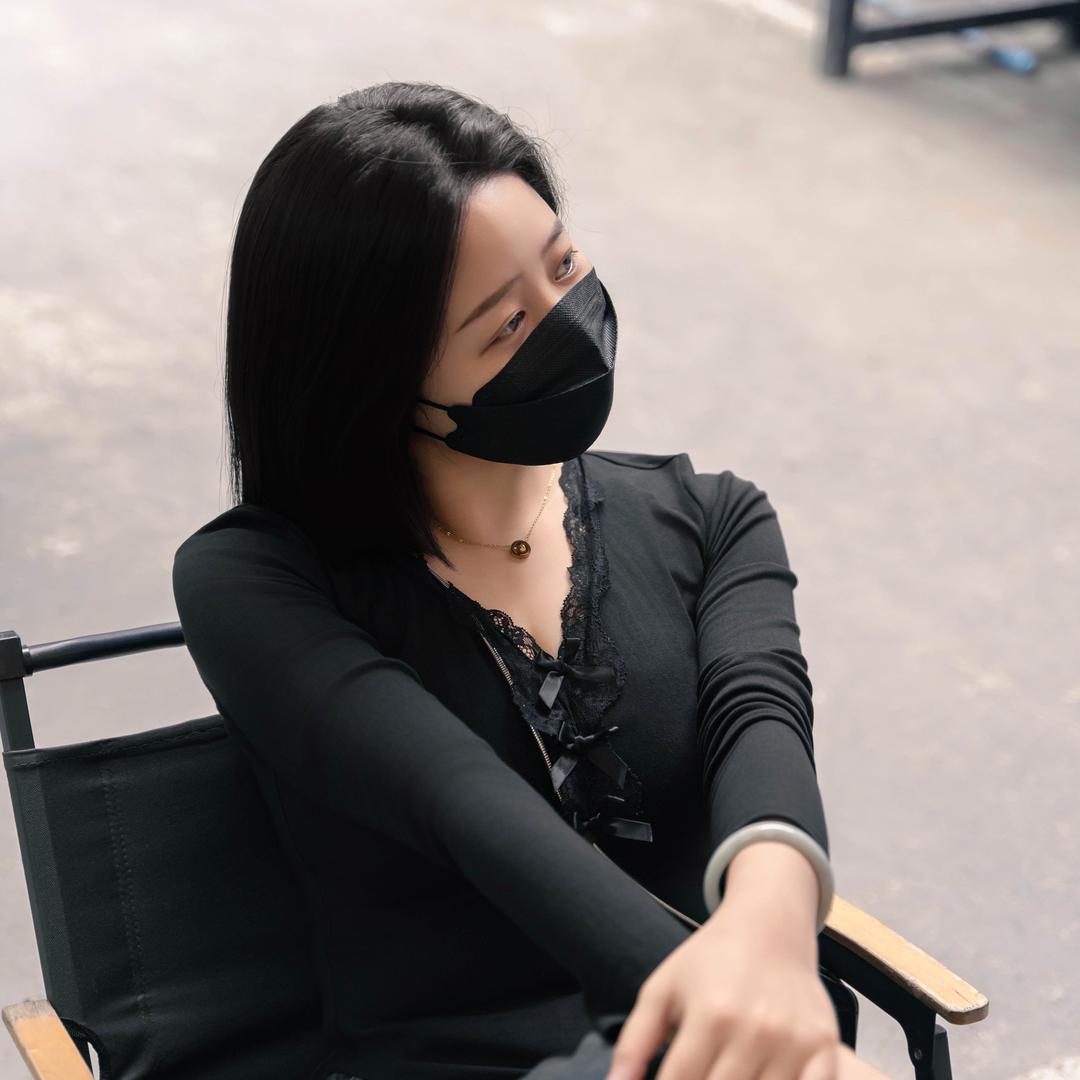 跨境李婷躺不平