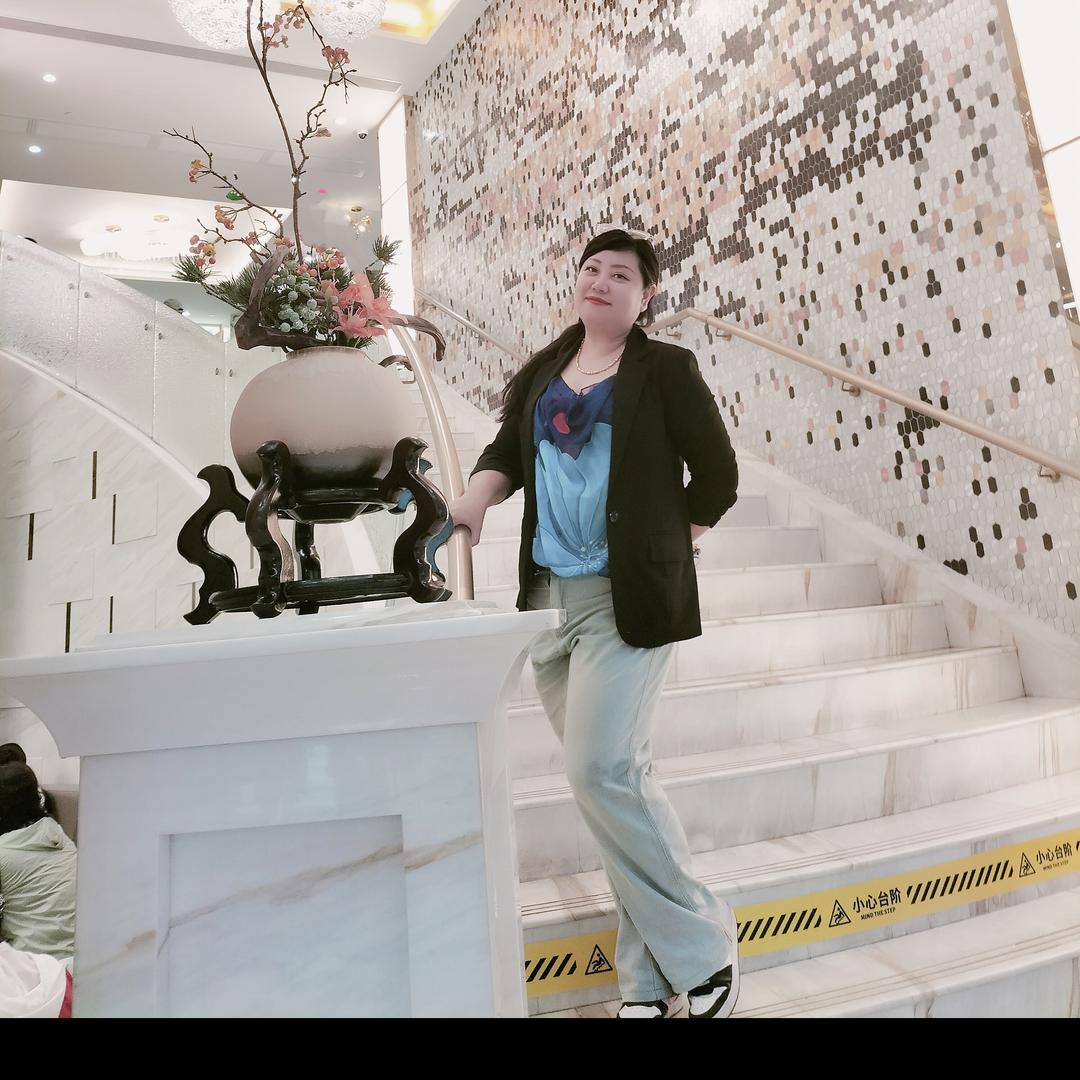 国际旅行社导游姐姐