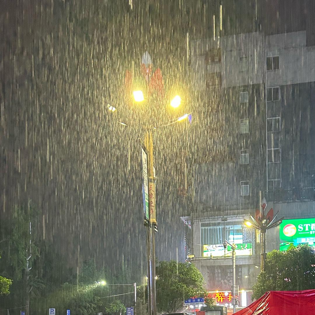 云中作乐.