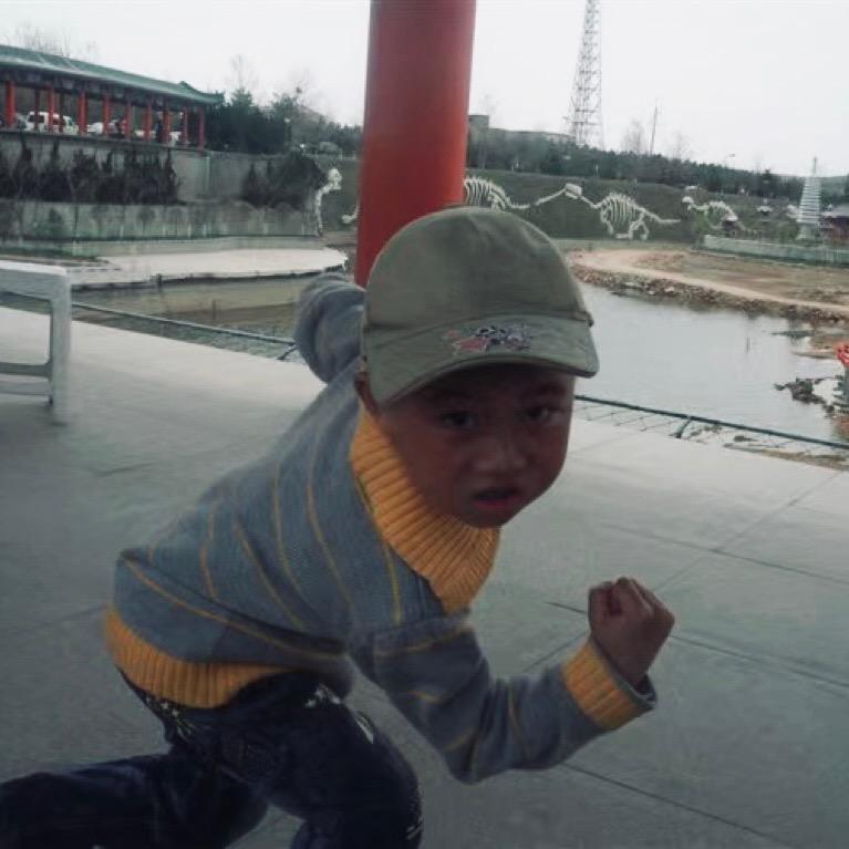 董昱辰.