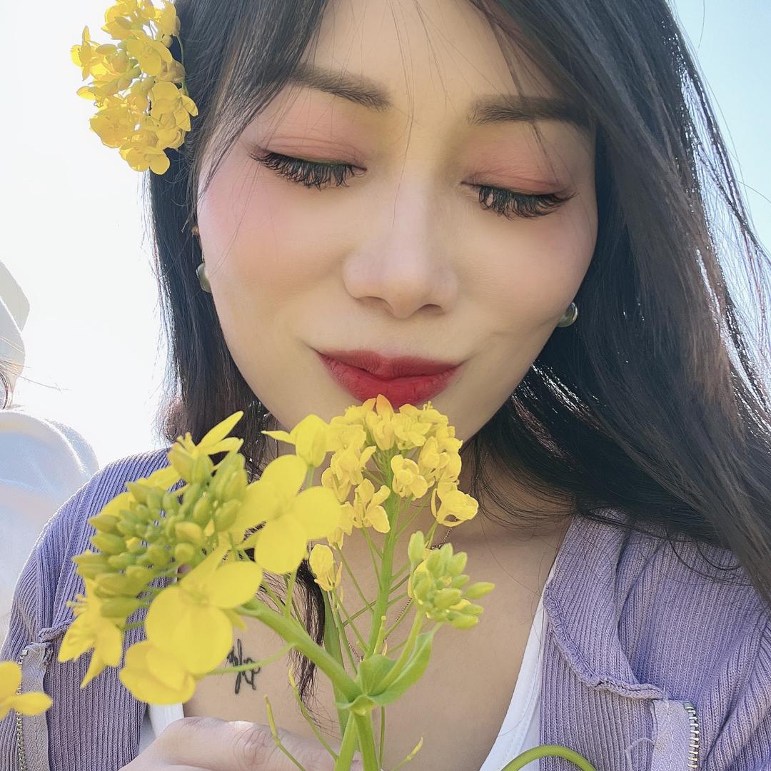 A甄妮A