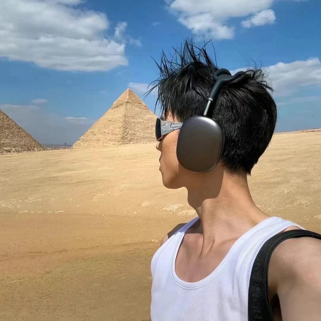 HONG.