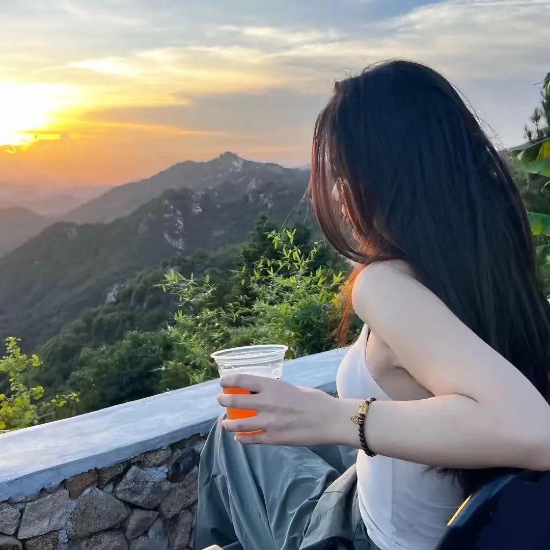 喝个小酒🥂