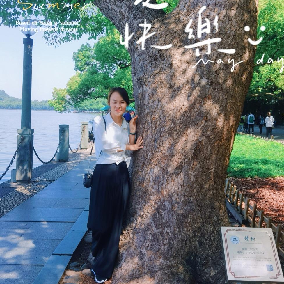 小雅同学👨‍👩‍👧‍👦