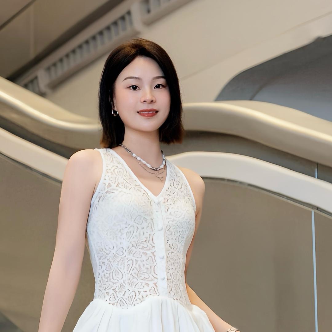 在佛山里水做眉毛的玲子