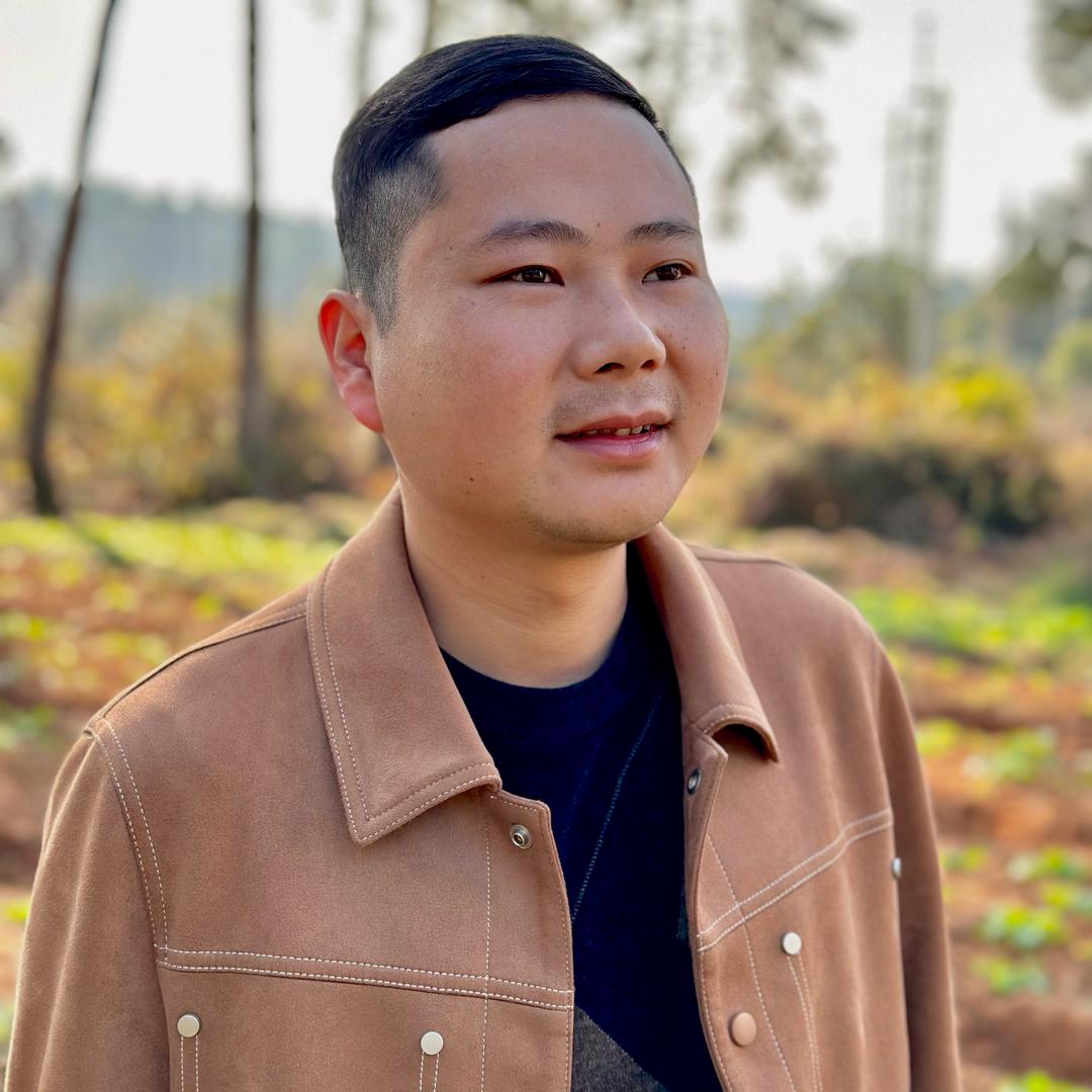 小何的嫩草