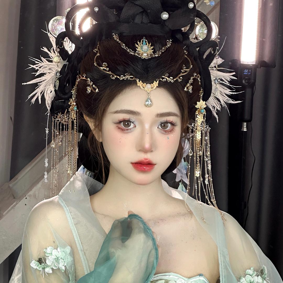洛阳化妆师小满（👀简介）