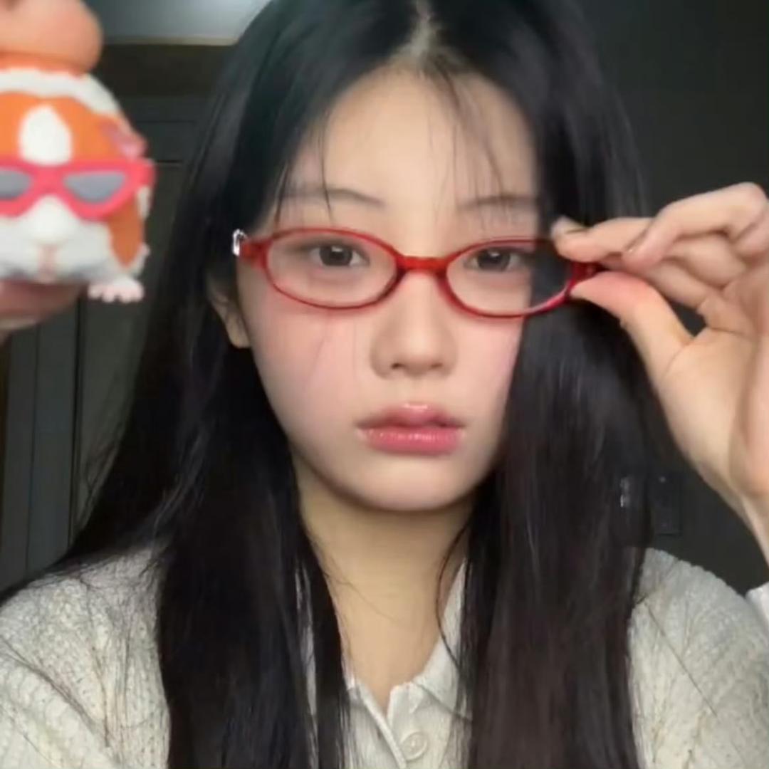 eeeyy1