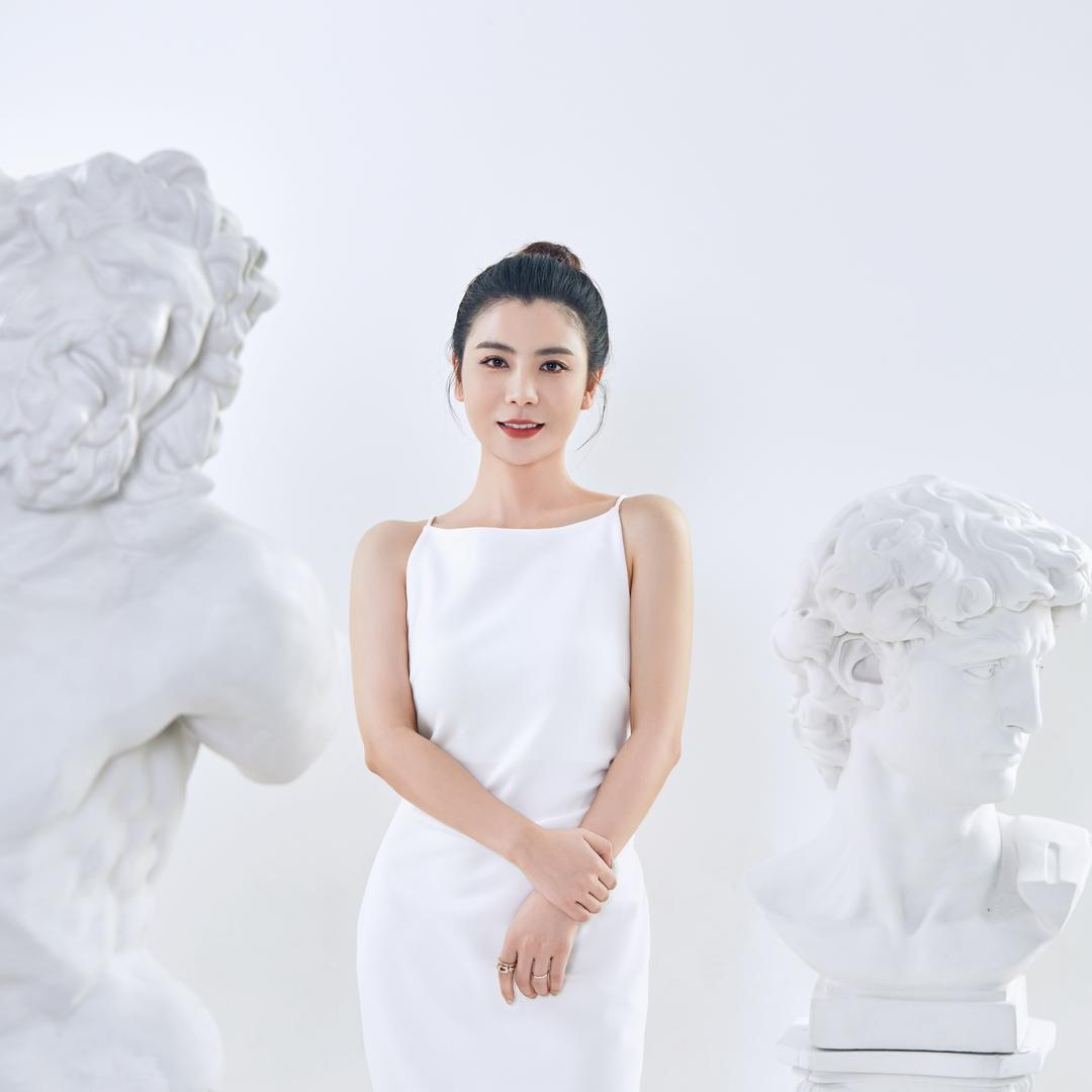 义乌土著美女李庭