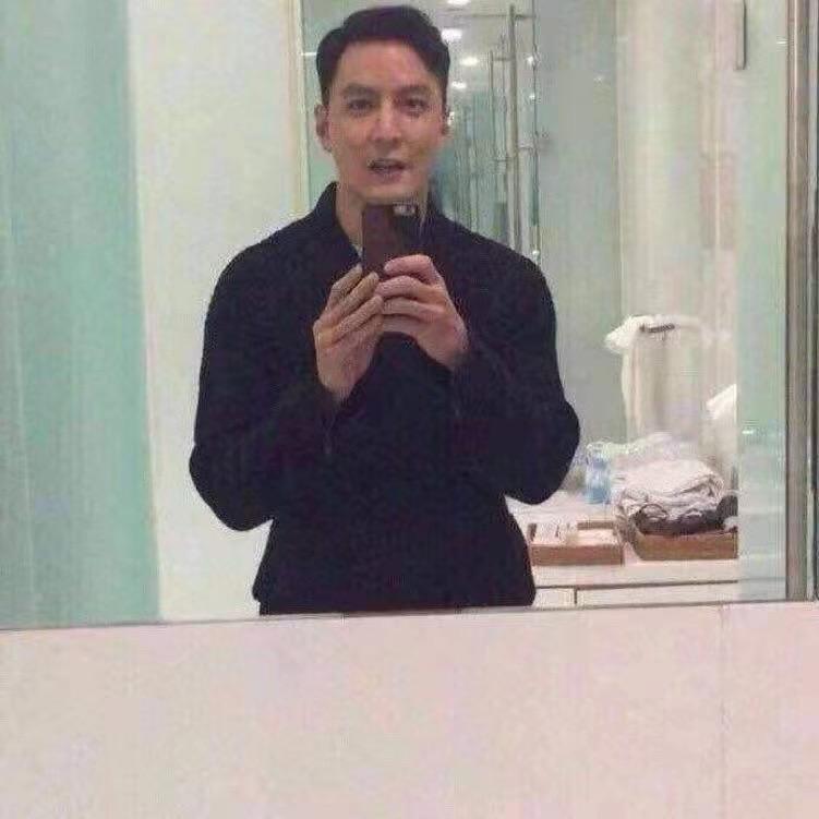 掌声送给年轻人