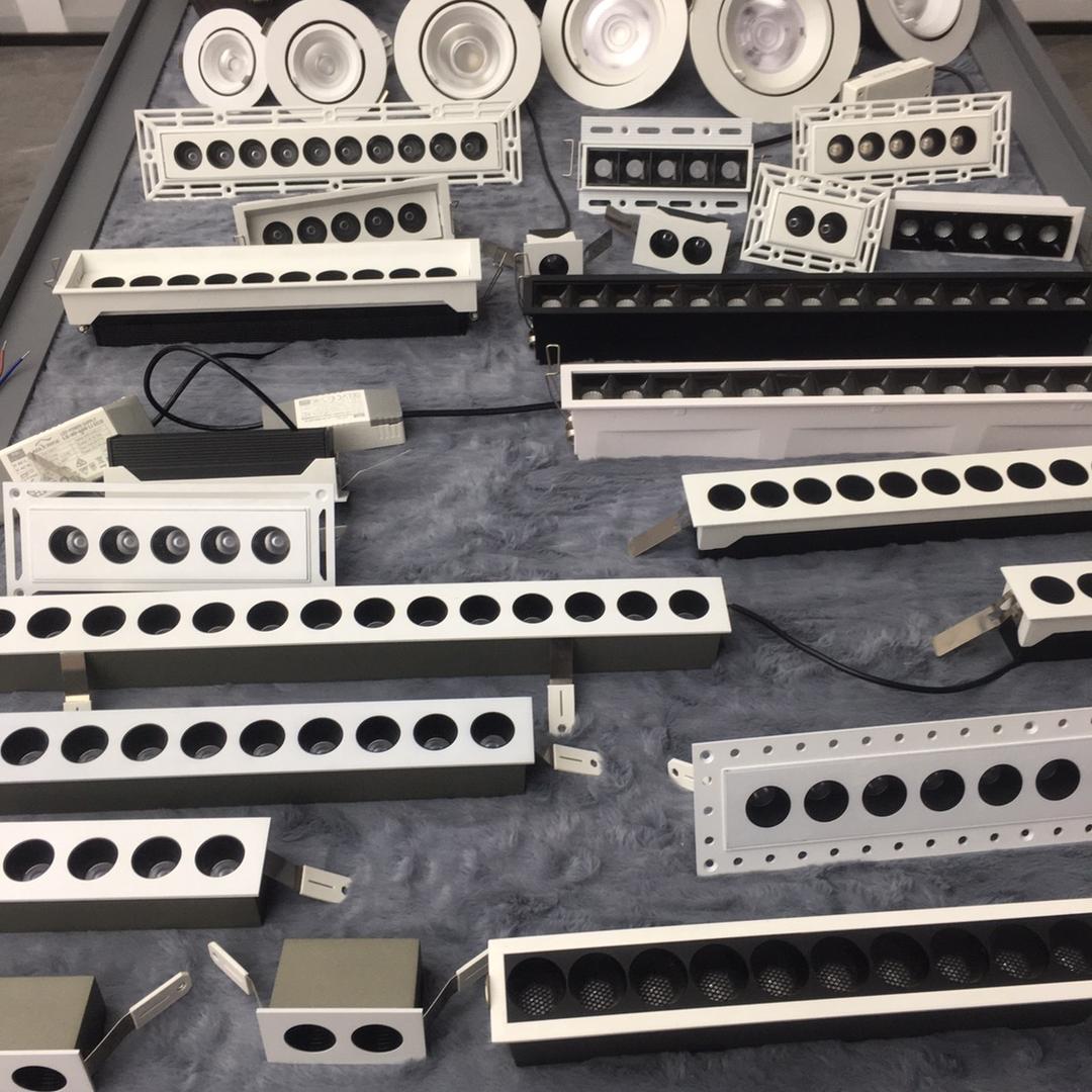 卡伯特专业格栅灯