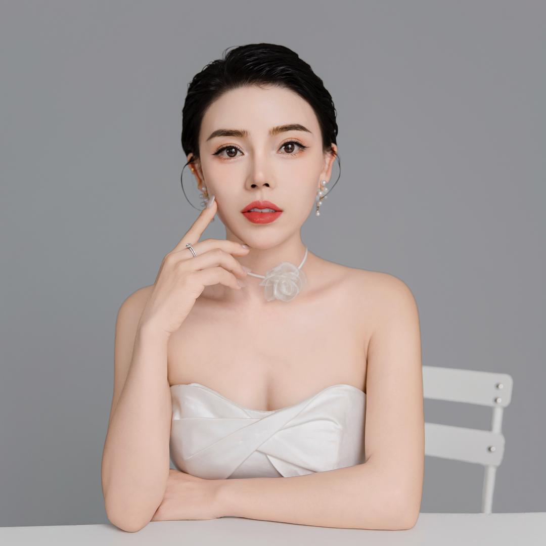 晧晧美妆，光彩照人