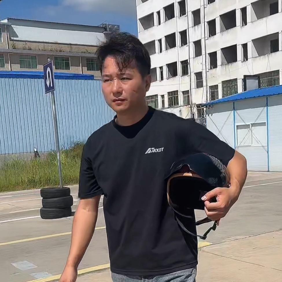 南岳衡山李教练（专业考摩托车驾照三力考试