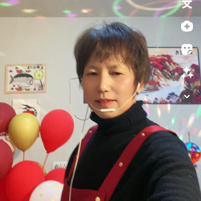 米玲姐523🎤晚上9点18开播号在主页