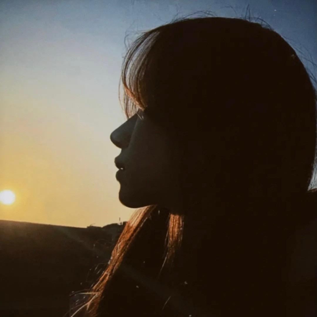 抱着软软背着土豆三三桃离这个不快乐的地球