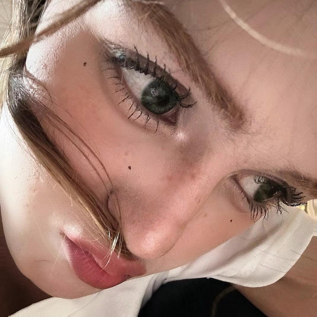 爱破防那女的