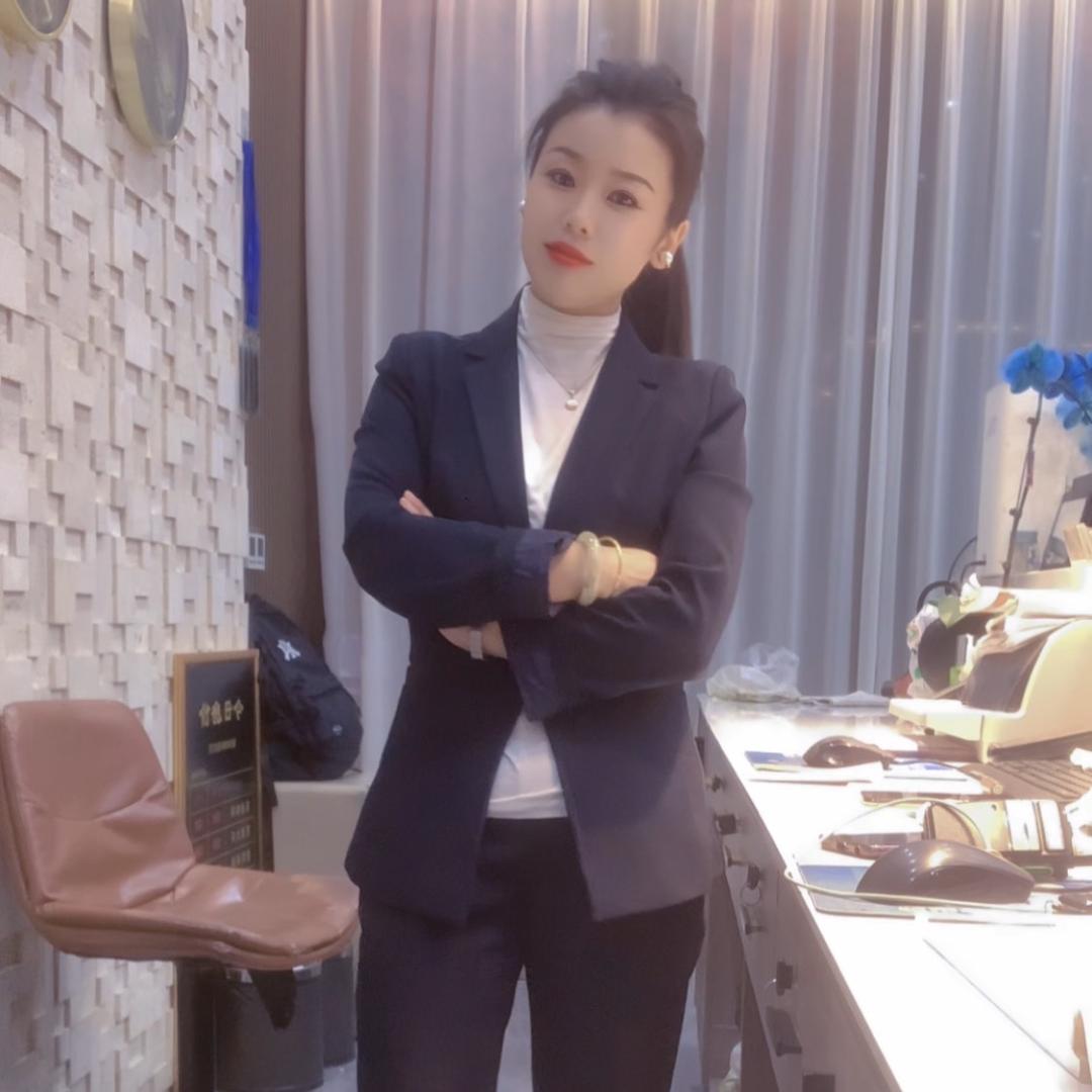 小云.