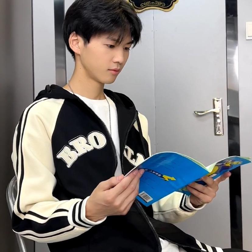 青少年同学服饰