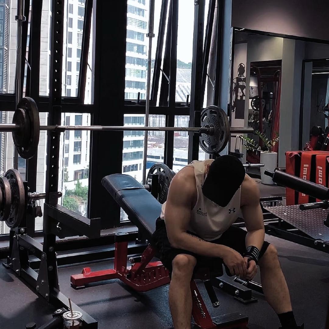 锐健身国奥店史教练