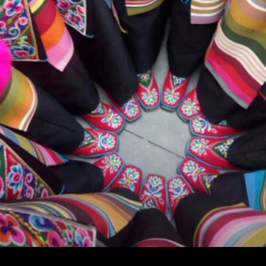 A . 西藏诺洛藏装商贸有限公司