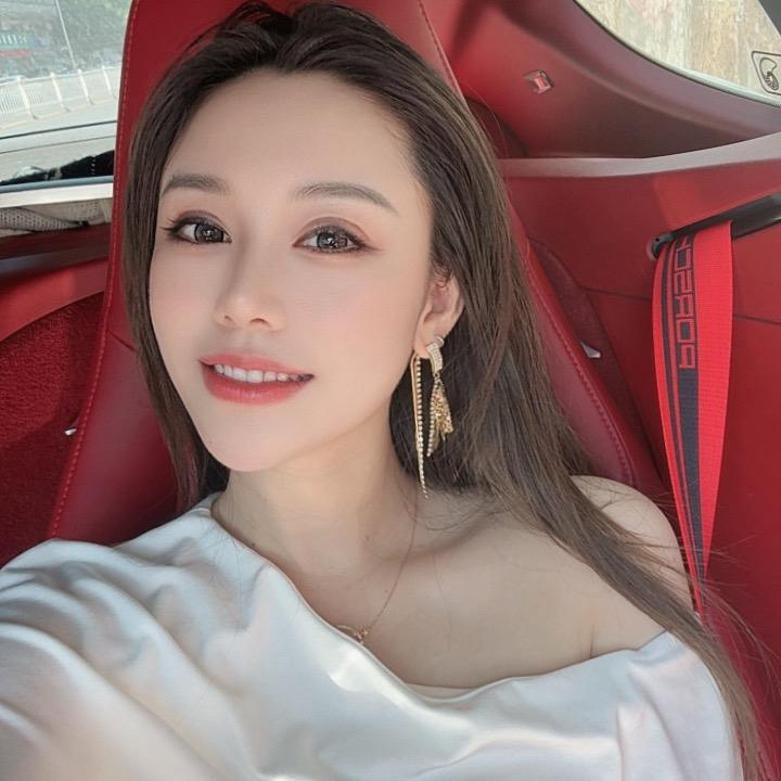 柠檬爱穿搭