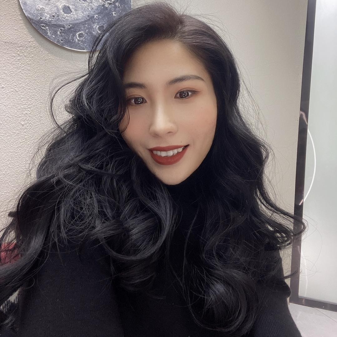 杨小雅  /  EMOTIONAL 服饰