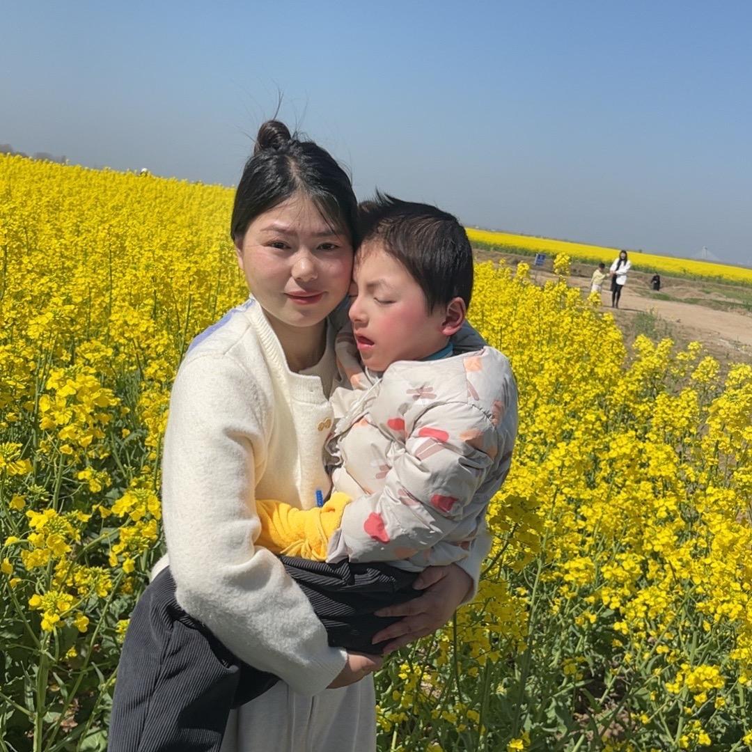 守护俩蜗牛的妈妈