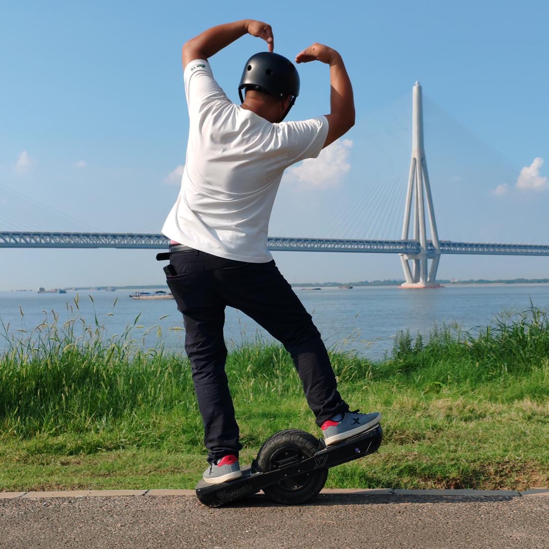 一个轮子的滑板