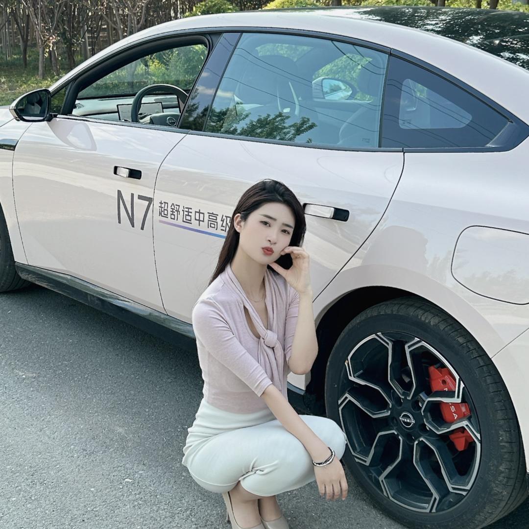 在通辽卖日产N7的苗苗