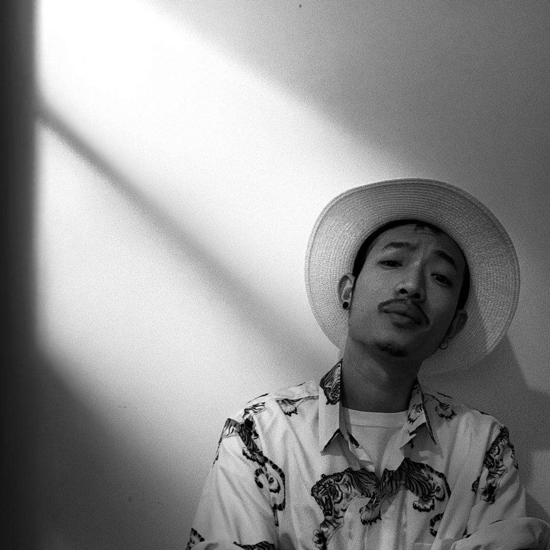 个旧烫发染发·唯倷丝·西蒙·陈村长·店长