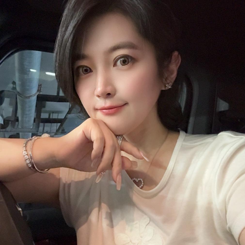 我是歆姐（晨锐女装天姐小号）