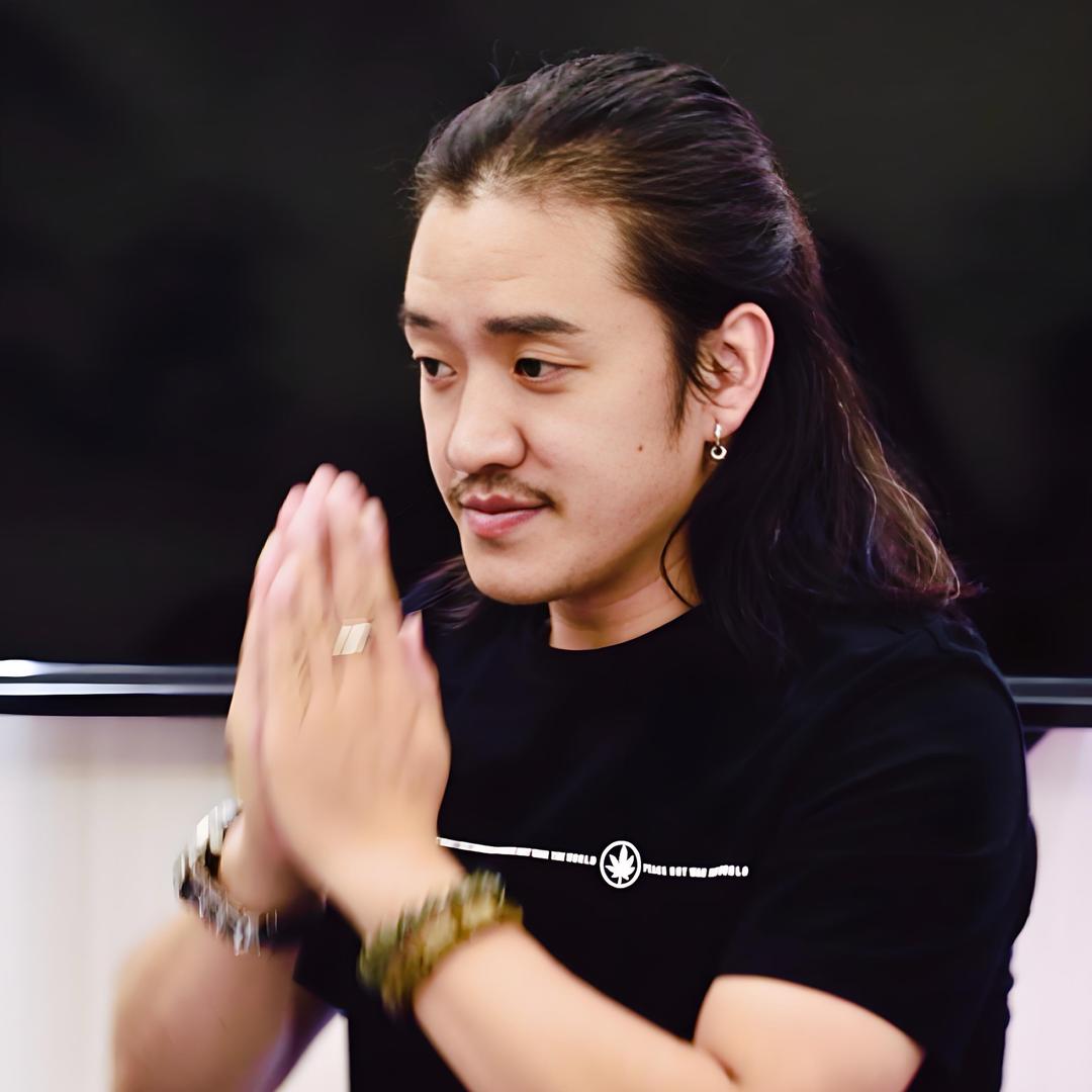 张嘉予James