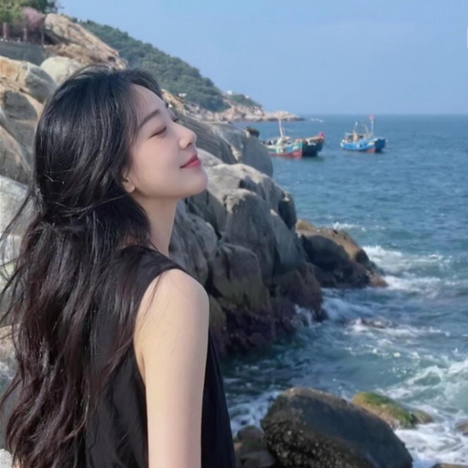 璐姑娘吹陶笛