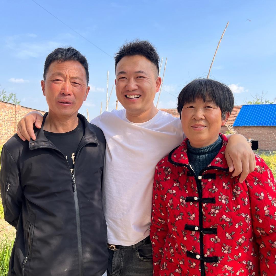 小阿鹏一家人