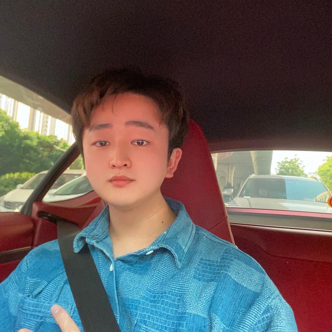 沙宣美业中百店（华仔）