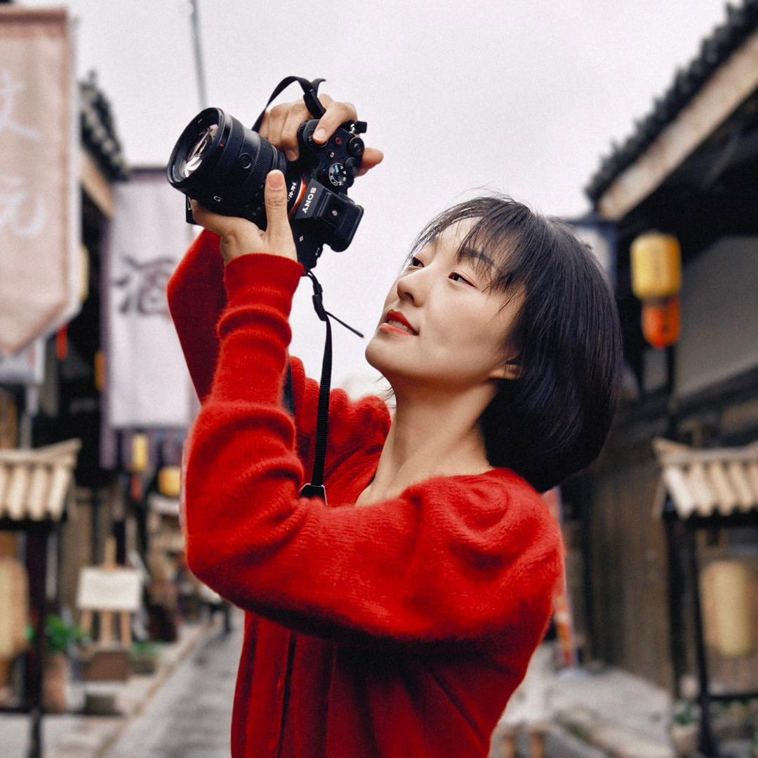 妹妹在拍照