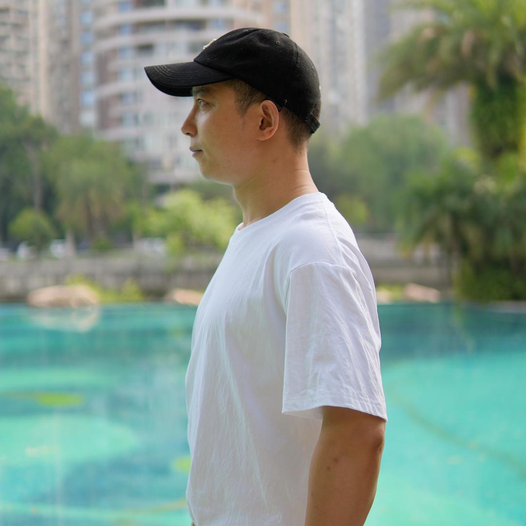 大眼贝贝哥