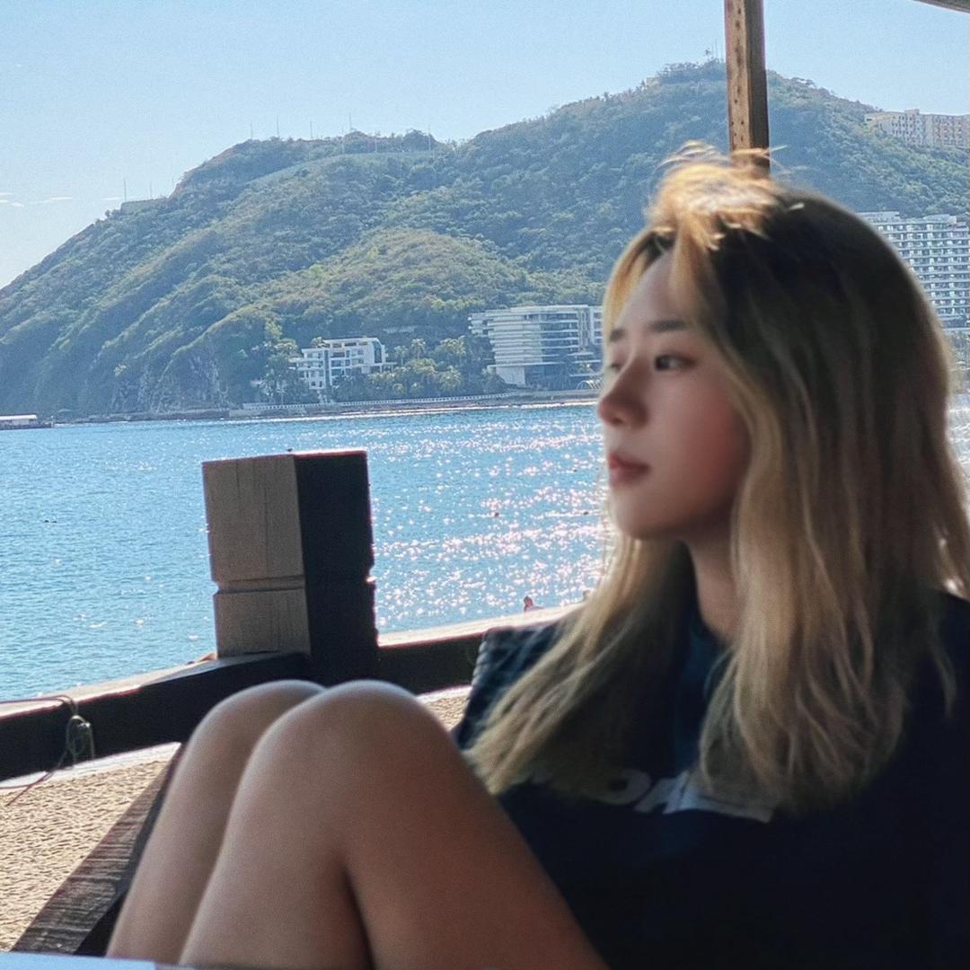 小y_