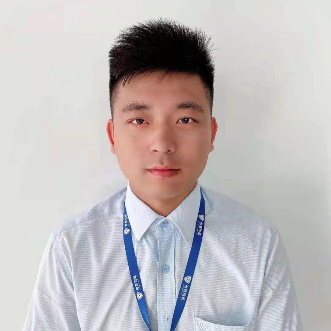 只想学员拿证的教练