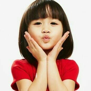 卖货菜的小女孩