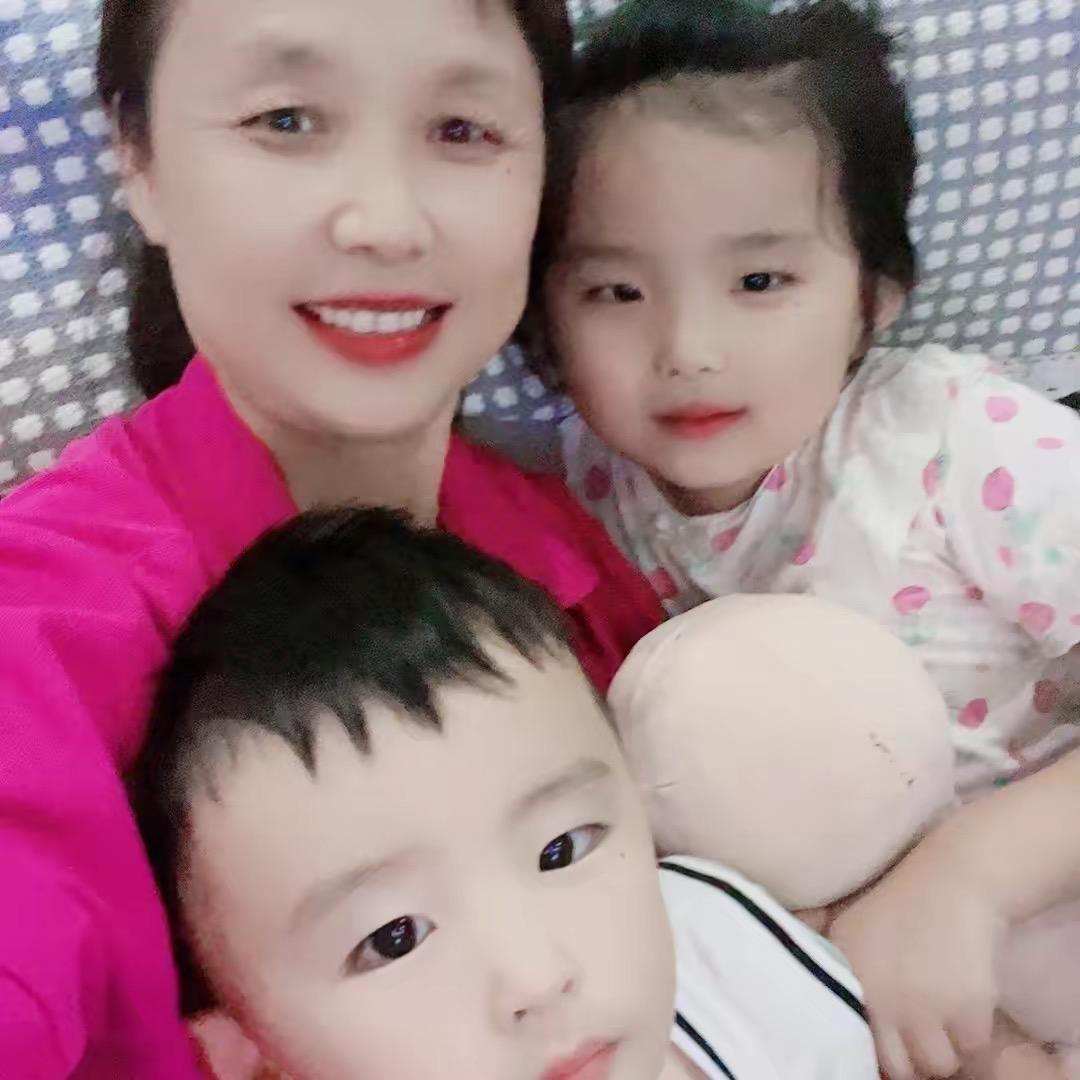 天佑一家人兴旺，幸福久久万年春。