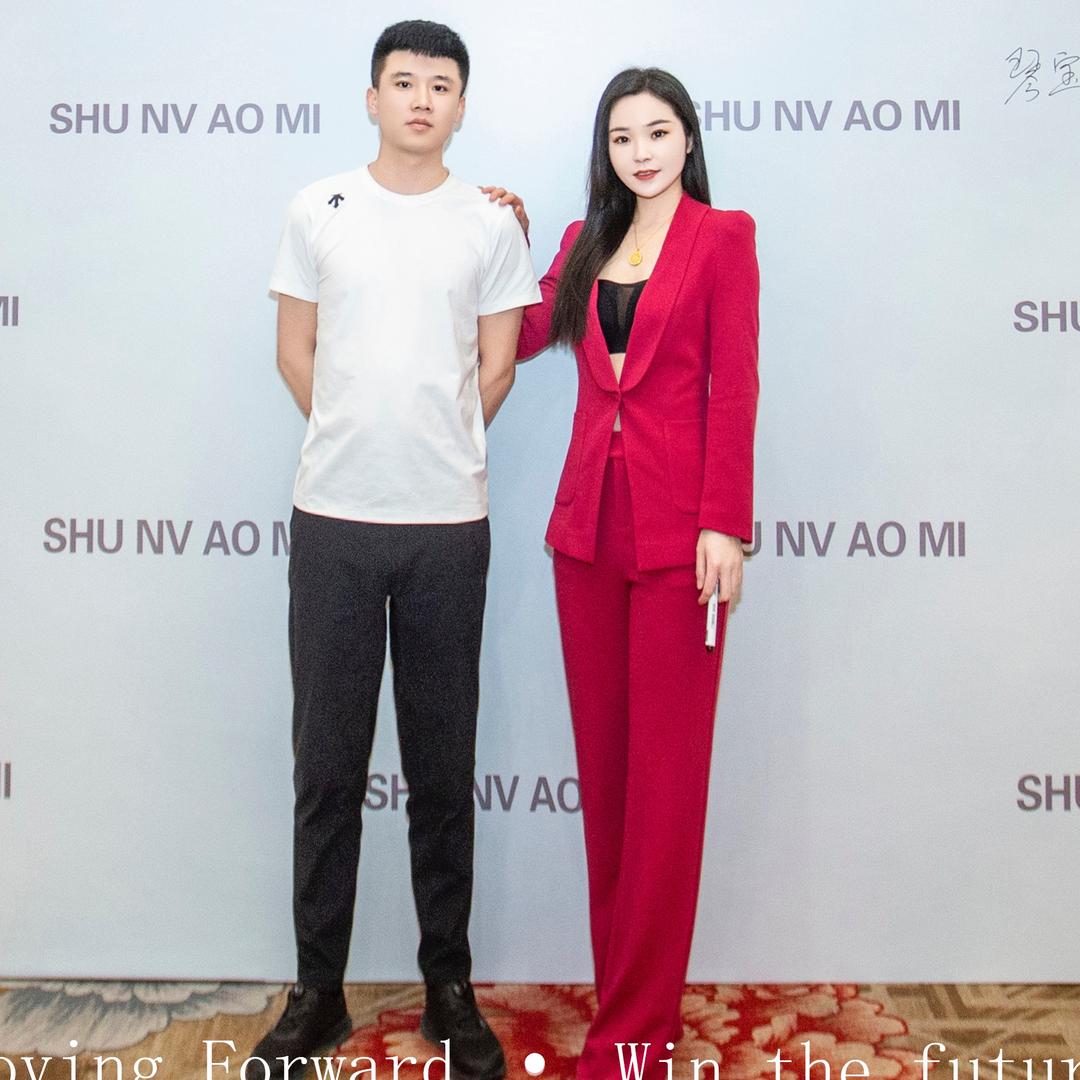 琴宝夫妇!